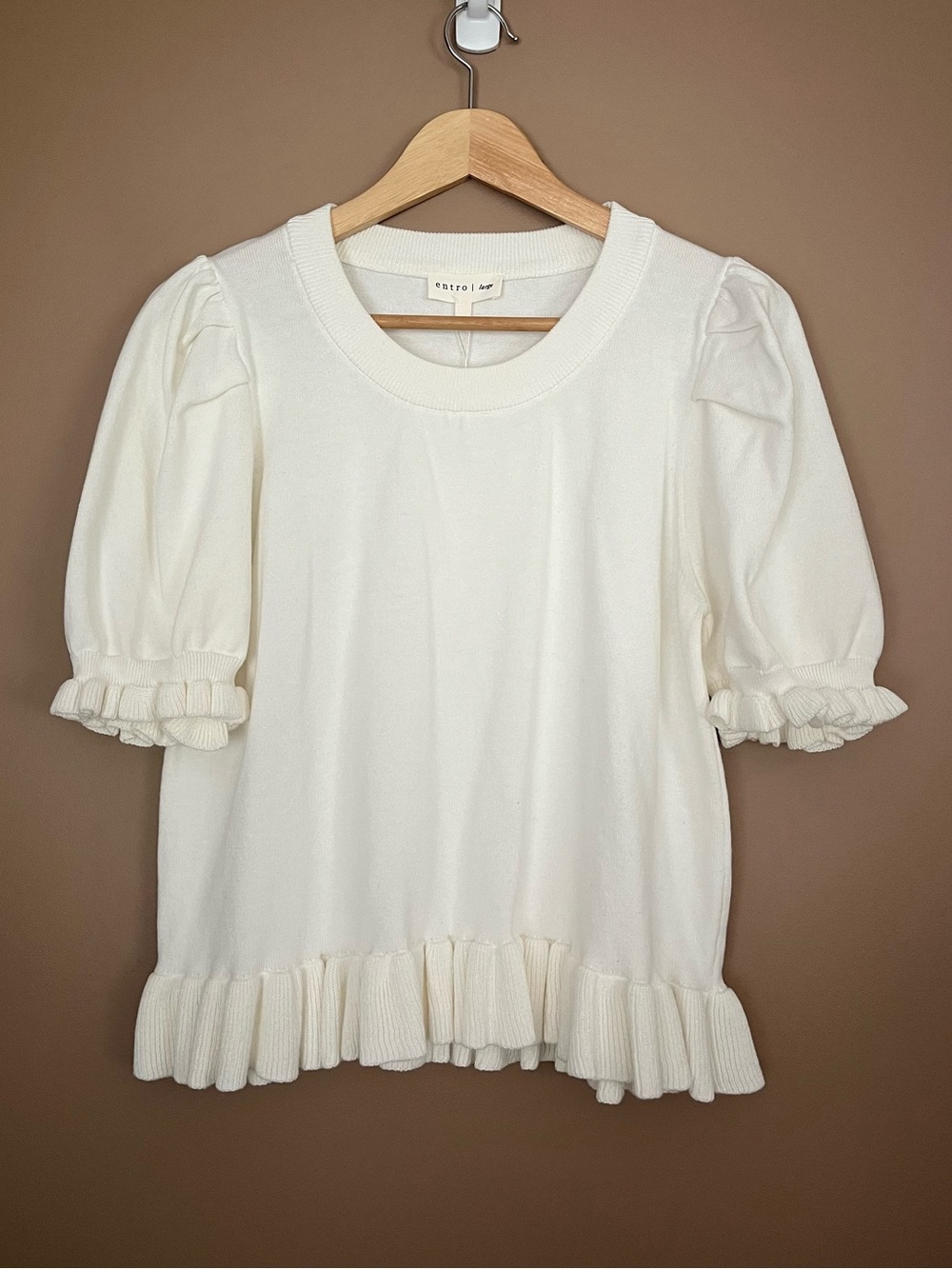 {Entro} Short Puff Sleeve Knit Sweater Top with Ruffle Hem - Womens Large - NWT